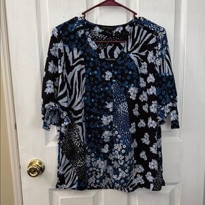 Women's Black and Blue Patterned Top